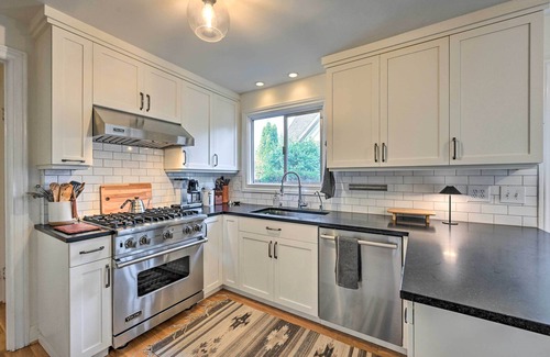 East Queen Anne House | Stunning Queen Anne House w/Private Patio!