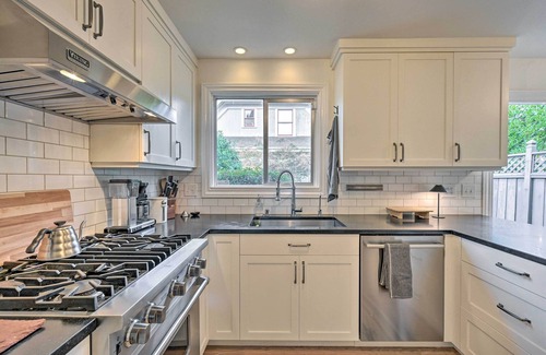 East Queen Anne House | Stunning Queen Anne House w/Private Patio!