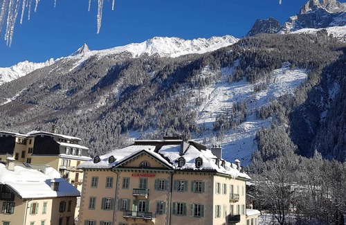 Chamonix City Centre Apartment | Stunning renovated apt center, 7-10 people, pets allowed
