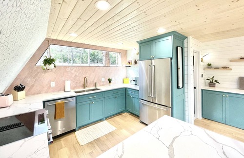 Pottsboro Cabin | Stunning remodeled modern Aframe 1 mile to Lake Texoma and Highport Marina