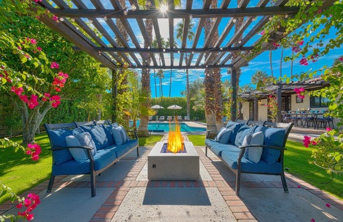 El Mirador House | Stunning Resort Style Oasis! Pool, Hot Tub, Fire Table, & Close to Downtown PS!