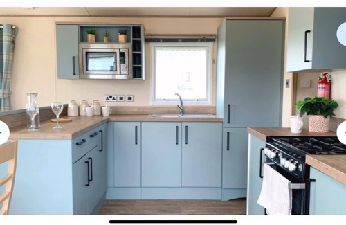 Heacham Ski Chalet | Stunning River View 2 Bedroom Caravan With Decking