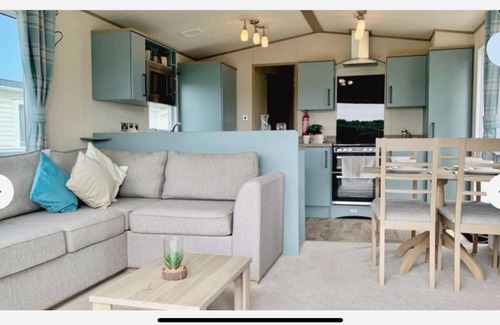 Heacham Ski Chalet | Stunning River View 2 Bedroom Caravan With Decking