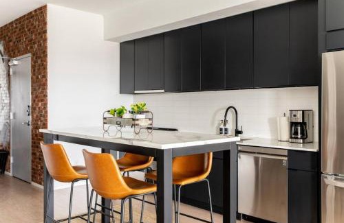 North Capitol Apartment | Stunning River View Condo Walk to Downtown Rooftop Patio