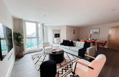 Vauxhall Apartment | Stunning riverside apartment
