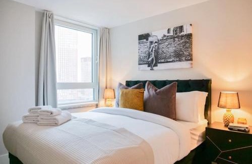 Vauxhall Apartment | Stunning riverside apartment