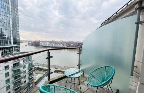Vauxhall Apartment | Stunning riverside apartment
