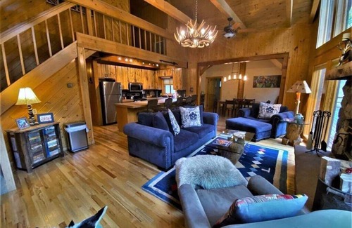 Durango - Purgatory Cabin | Stunning Riverside Cabin w/Private Hot Tub, Spacious Yard, Full Kitchen, Grill