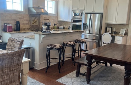 Saint Simons Island Villa | Stunning Rooftop Views. Prime Island Location