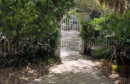 Saint Simons Island Villa | Stunning Rooftop Views. Prime Island Location