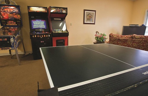 Francestown Resort | Stunning & Scenic 2BR w/ Resort Pool Near Ski Area
