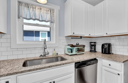 Sneads Ferry House | Stunning Second Row Duplex, Easy Beach Access, Pet-friendly