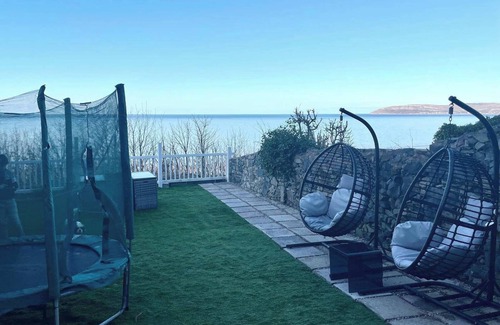 Penmaenmawr House | Stunning Sea View Blue Haven in Penmaenmawr