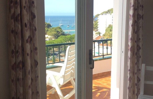 Serpentona Apartment | Stunning sea view apartment near the beach and shops