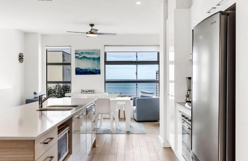 Victor Harbor House | Stunning Sea Views in Excellent Location