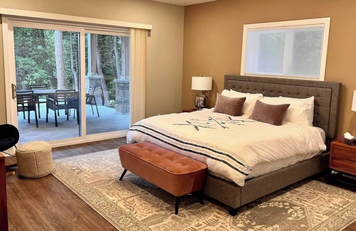 Kincardine House | Stunning Serenity Cove On The Lake | Cozy Cottage