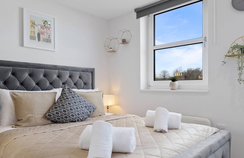 Penge Apartment | Stunning Serviced Room Crystal Palace London SE20