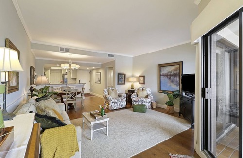Shelter Cove Condo | Stunning Shelter Cove Harbour and Marina Views, Bike to the Beach - HS7155