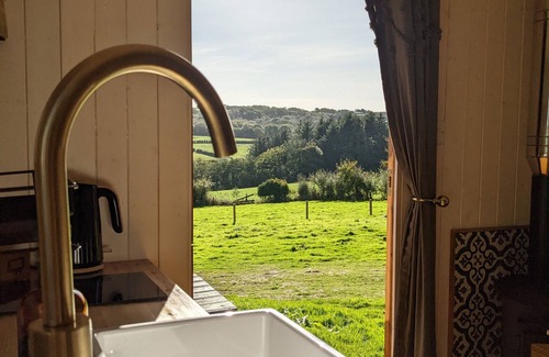 Buckland Brewer Cabin | Stunning Shepherd's Hut Retreat, North Devon