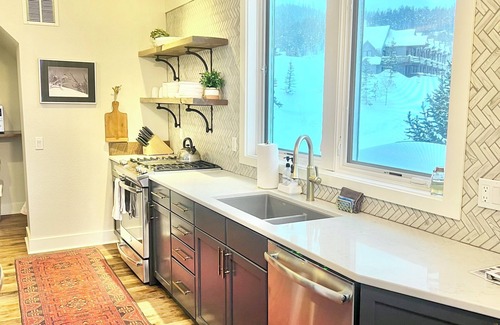 Saddle Ridge House | Stunning Ski-in Ski-out Saddle Ridge End Unit in Big Sky/Moonlight