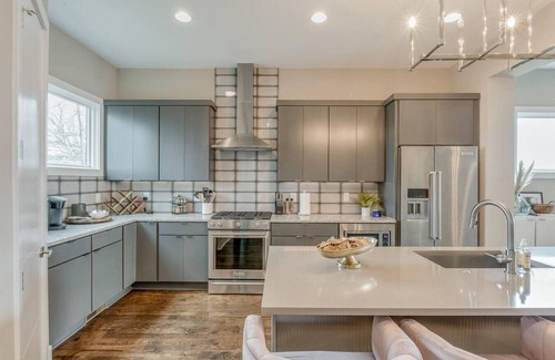 Talbot's Corner Villa | Stunning Skyline Manor - Beautiful Rooftop Views of Downtown Nashville