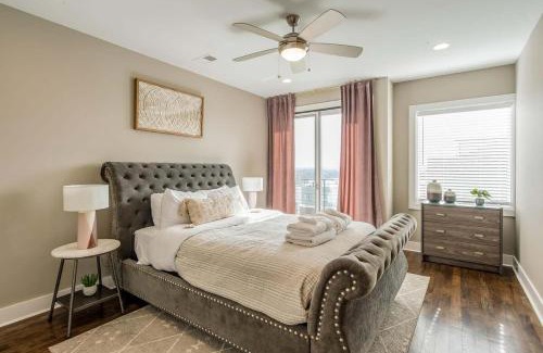 Talbot's Corner Villa | Stunning Skyline Manor - Rooftop Views