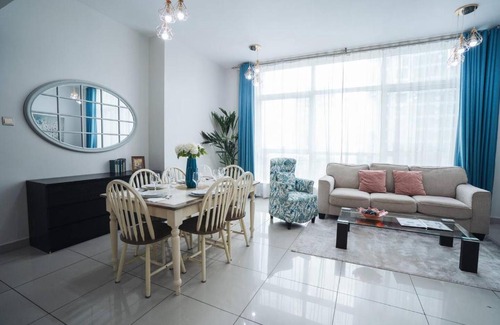 Dubai Apartment | Stunning Skyline Views On 51st Floor