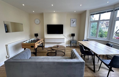 Croham Apartment | Stunning South Croydon Apartment - Relax in Style