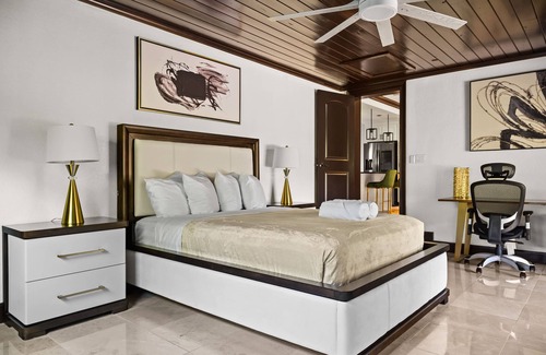 Sunset Park House | Stunning South Tampa home with an Impeccable design, and a prime location!