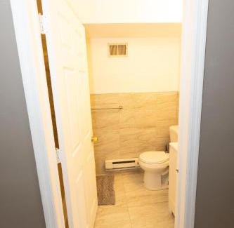 The Heights Apartment | Stunning & Spacious 4-Bed Apt - Close to NYC