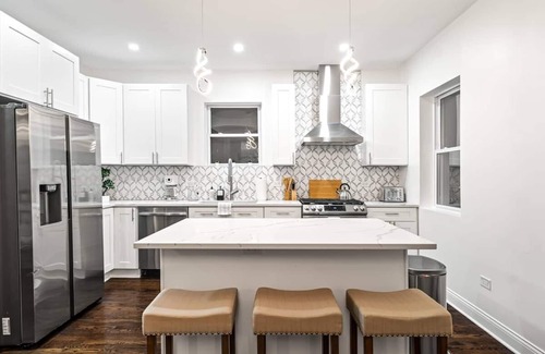 Cragin House | Stunning & Spacious 7BD Home with garage!