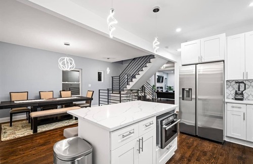 Cragin House | Stunning & Spacious 7BD Home with garage!