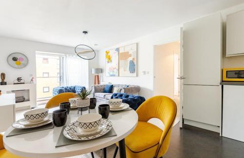 Wainscot Apartment | Stunning Station Apartment