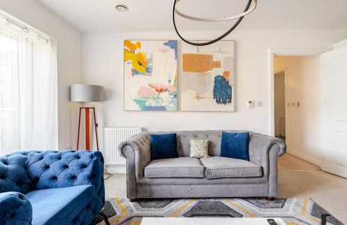 Wainscot Apartment | Stunning Station Apartment
