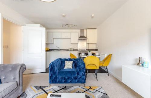 Wainscot Apartment | Stunning Station Apartment