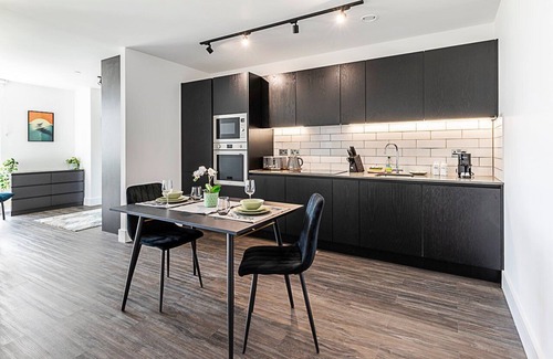 College Park and Old Oak Apartment | Stunning Studio Apartment