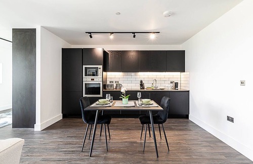 College Park and Old Oak Apartment | Stunning Studio Apartment