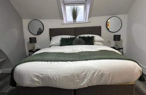 Newport Apartment | Stunning Studio Apartment in Newport
