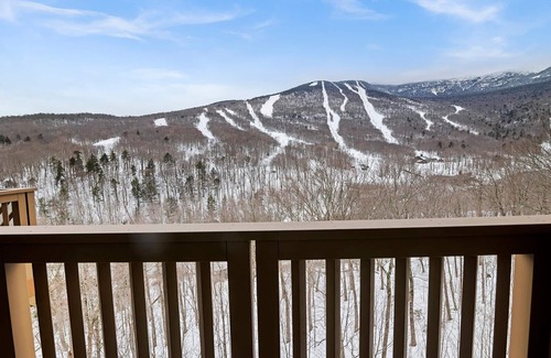 Stowe Area Apartment | Stunning Studio - Top Floor Views! - Ski in/out