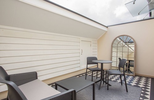 Lewisham Apartment | Stunning Studio with Alfresco Terrace near Trains