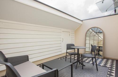 Lewisham Apartment | Stunning Studio with Alfresco Terrace near Trains