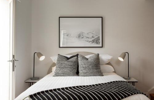Lewisham Apartment | Stunning Studio with Alfresco Terrace near Trains