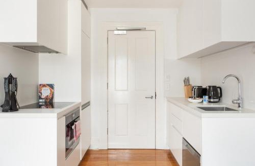 Lewisham Apartment | Stunning Studio with Alfresco Terrace near Trains