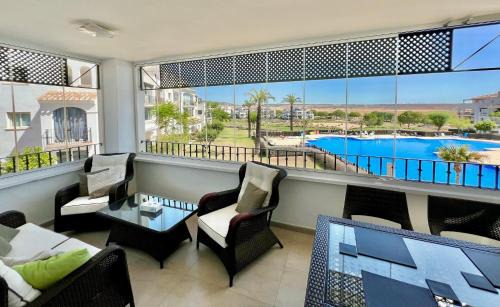 Jeronimo y Avileses y Balsicas de Arriba Apartment | Stunning sunlight apartment with a pool view
