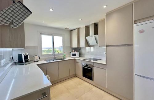 Jeronimo y Avileses y Balsicas de Arriba Apartment | Stunning sunlight apartment with a pool view
