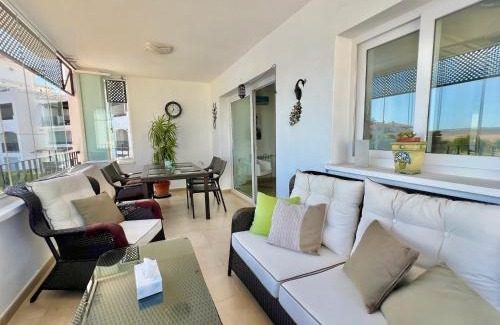 Jeronimo y Avileses y Balsicas de Arriba Apartment | Stunning sunlight apartment with a pool view