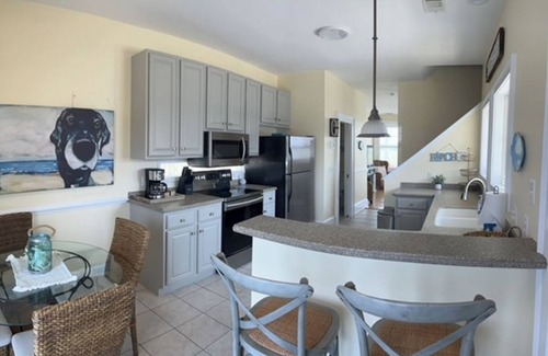 Bonito Boathouses House | Stunning Sunrise and Sunset Views, King Suites, and Double Balconies. Premium Golf Cart Included, and Well-Behaved Pets Considered - 861 Bonito Rd