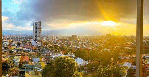 Barrio Escalante Apartment | Stunning Sunset View Apartment with Free Parking