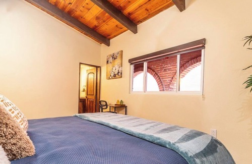 San Antonio del Mar Bed & Breakfast | Stunning sunsets|Close to Beach|fireplace|Wi-Fi