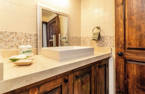 San Antonio del Mar Bed & Breakfast | Stunning sunsets|Close to Beach|fireplace|Wi-Fi